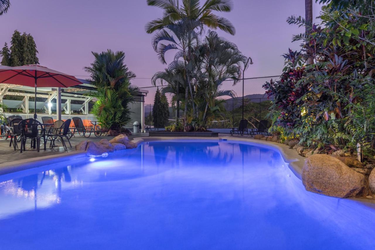 Amaroo At Trinity Aparthotel Trinity Beach Exterior photo