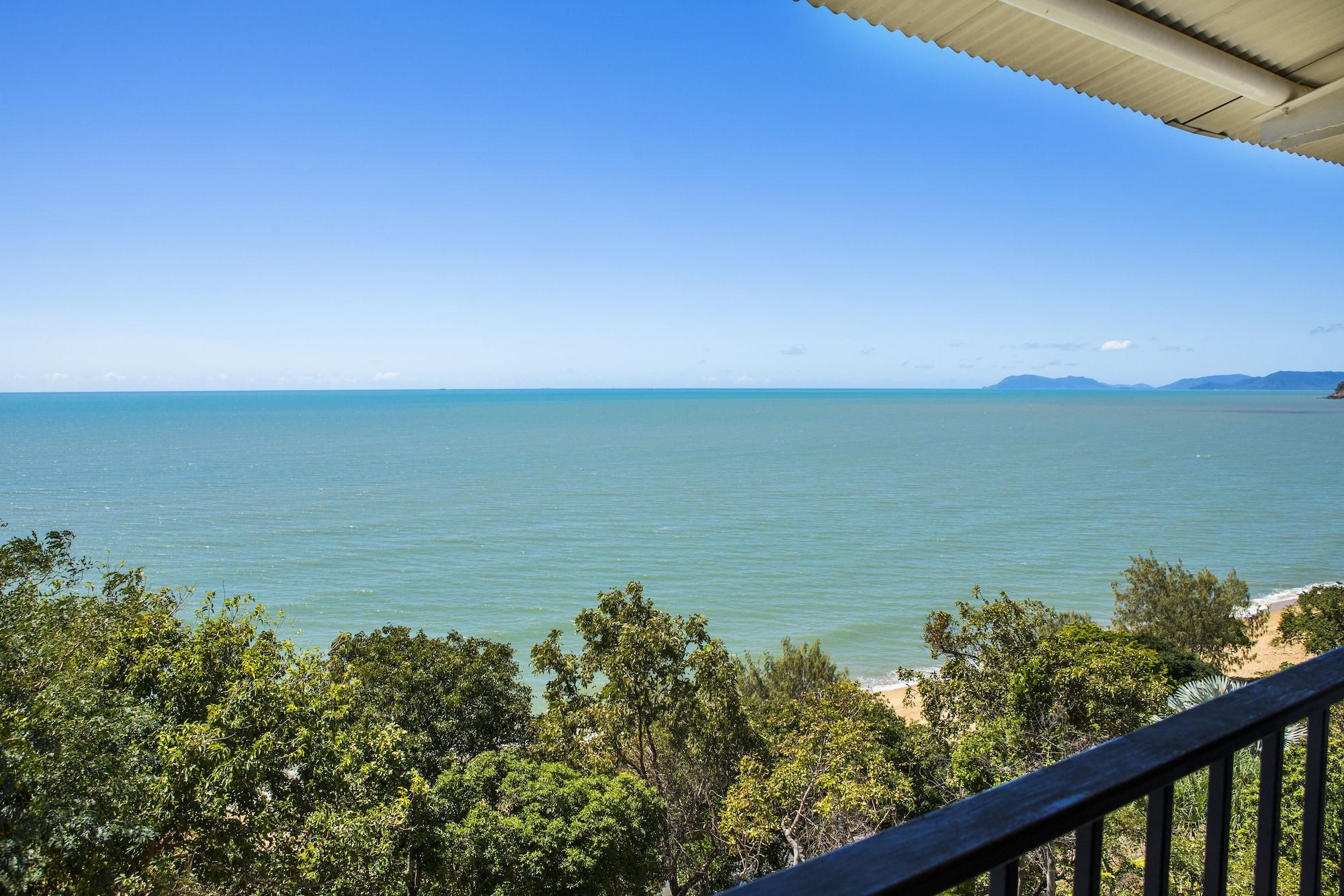 Amaroo At Trinity Aparthotel Trinity Beach Exterior photo