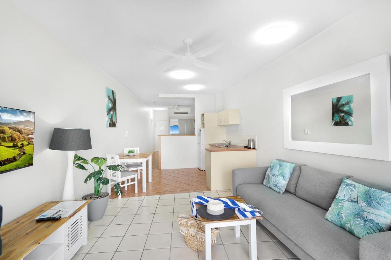 Amaroo At Trinity Aparthotel Trinity Beach Exterior photo