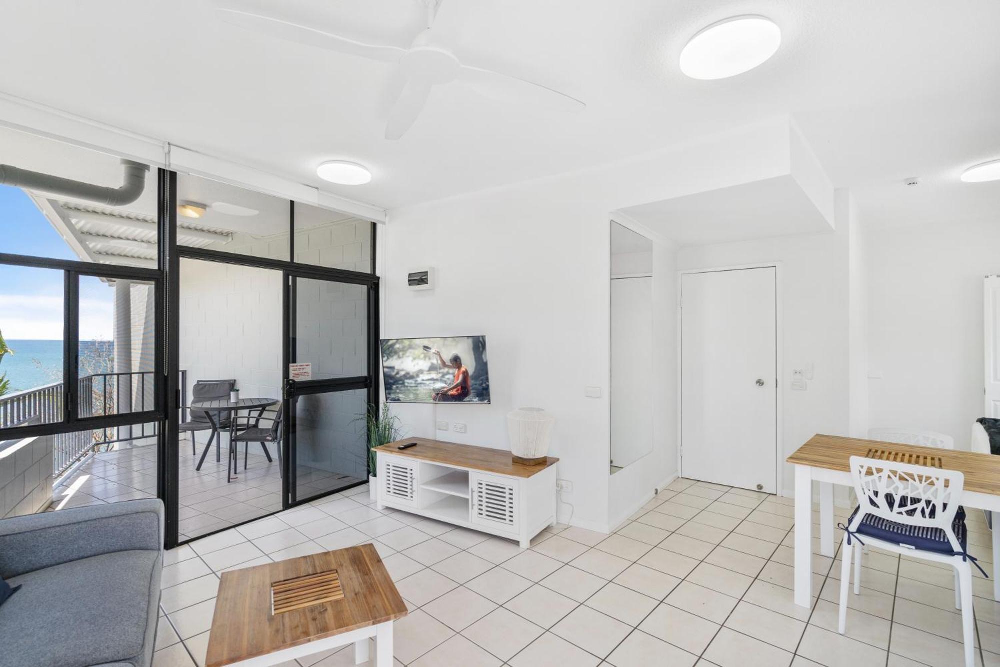 Amaroo At Trinity Aparthotel Trinity Beach Exterior photo