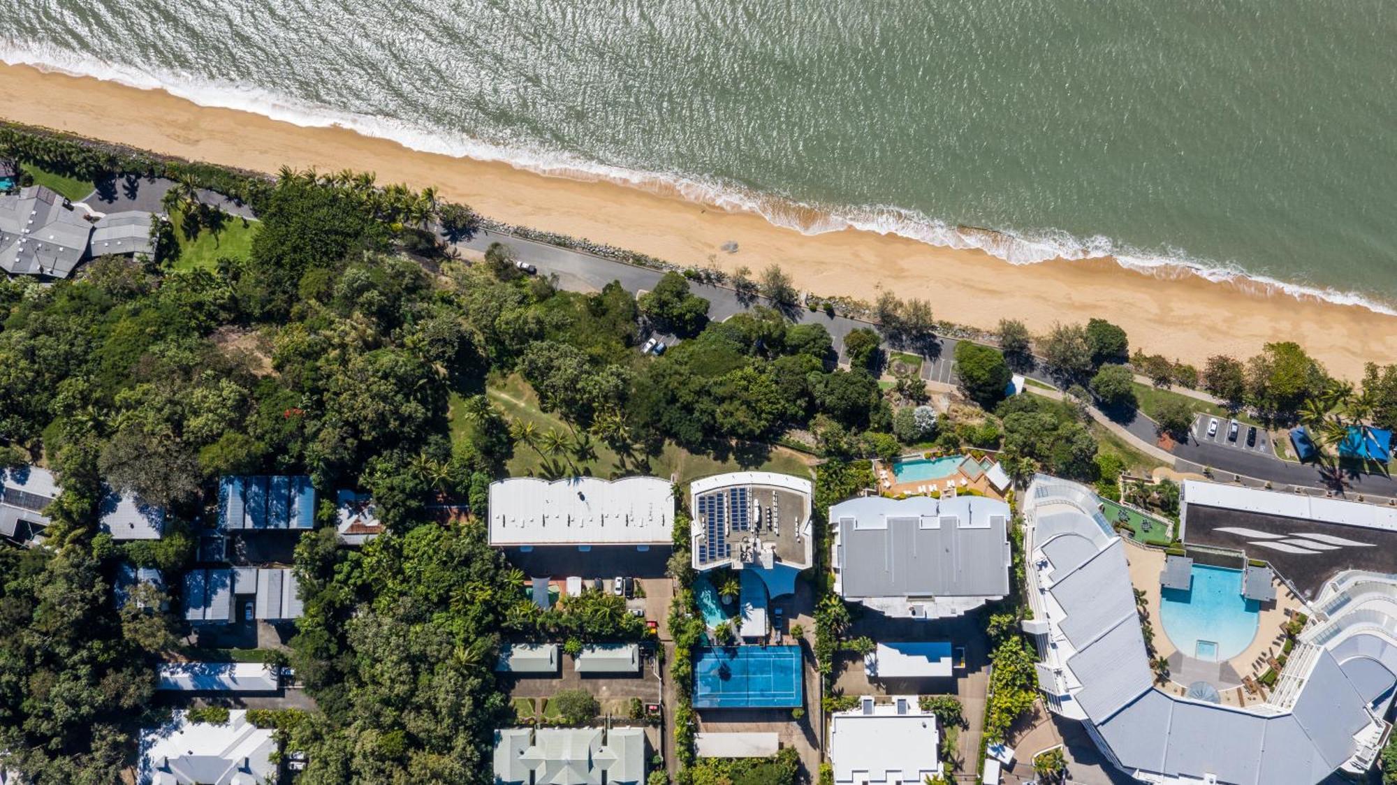 Amaroo At Trinity Aparthotel Trinity Beach Exterior photo
