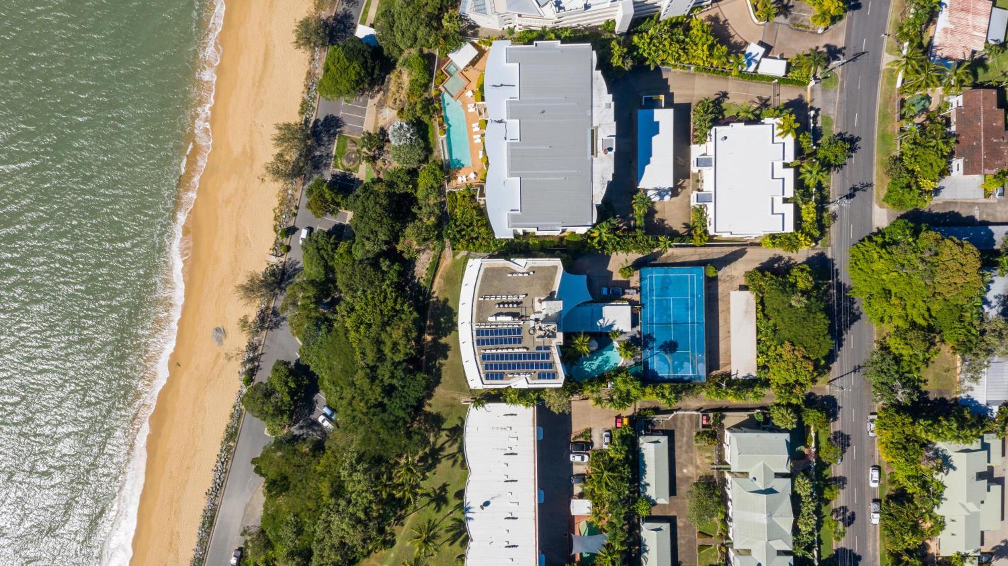Amaroo At Trinity Aparthotel Trinity Beach Exterior photo