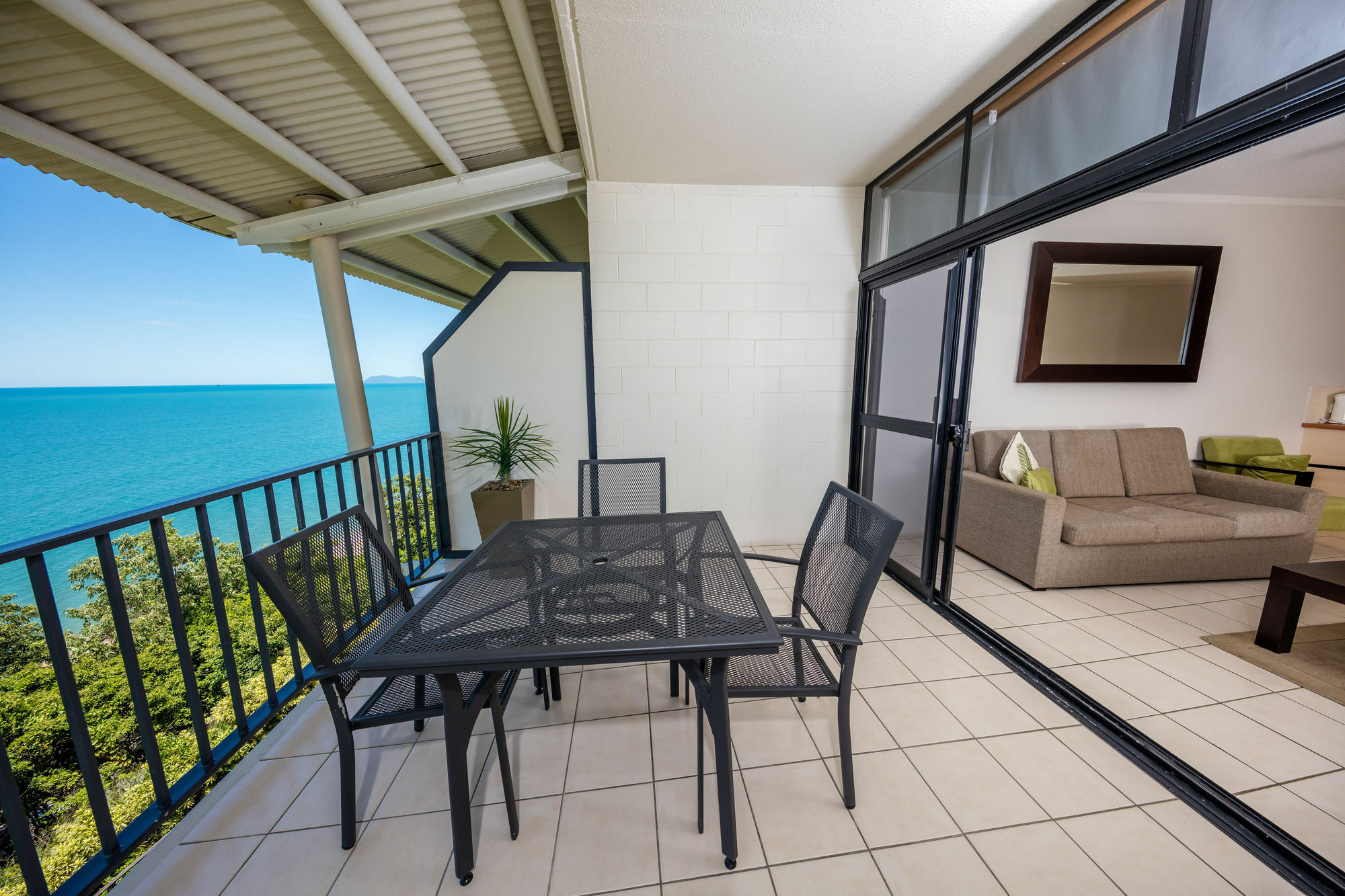 Amaroo At Trinity Aparthotel Trinity Beach Exterior photo