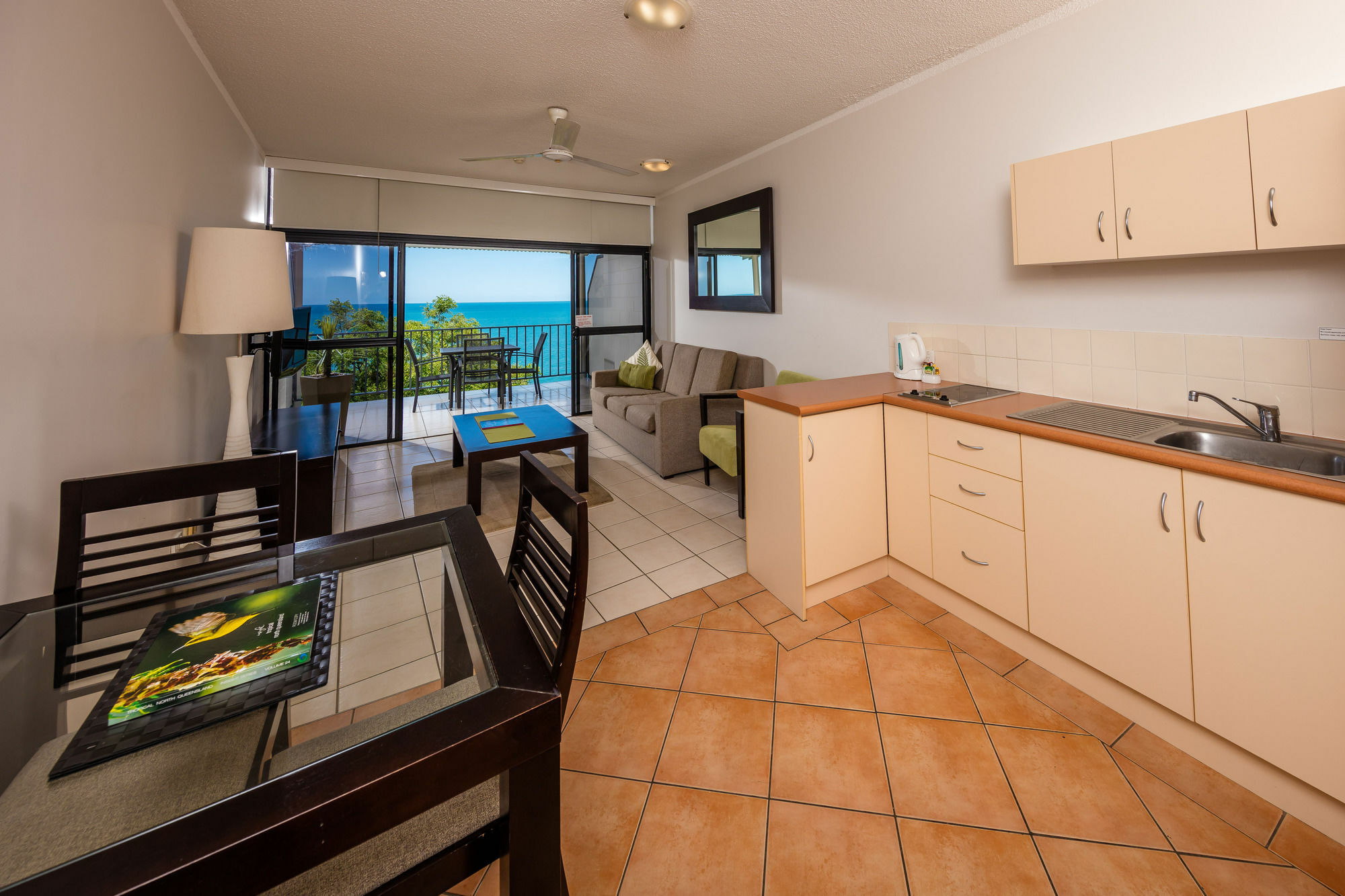 Amaroo At Trinity Aparthotel Trinity Beach Exterior photo
